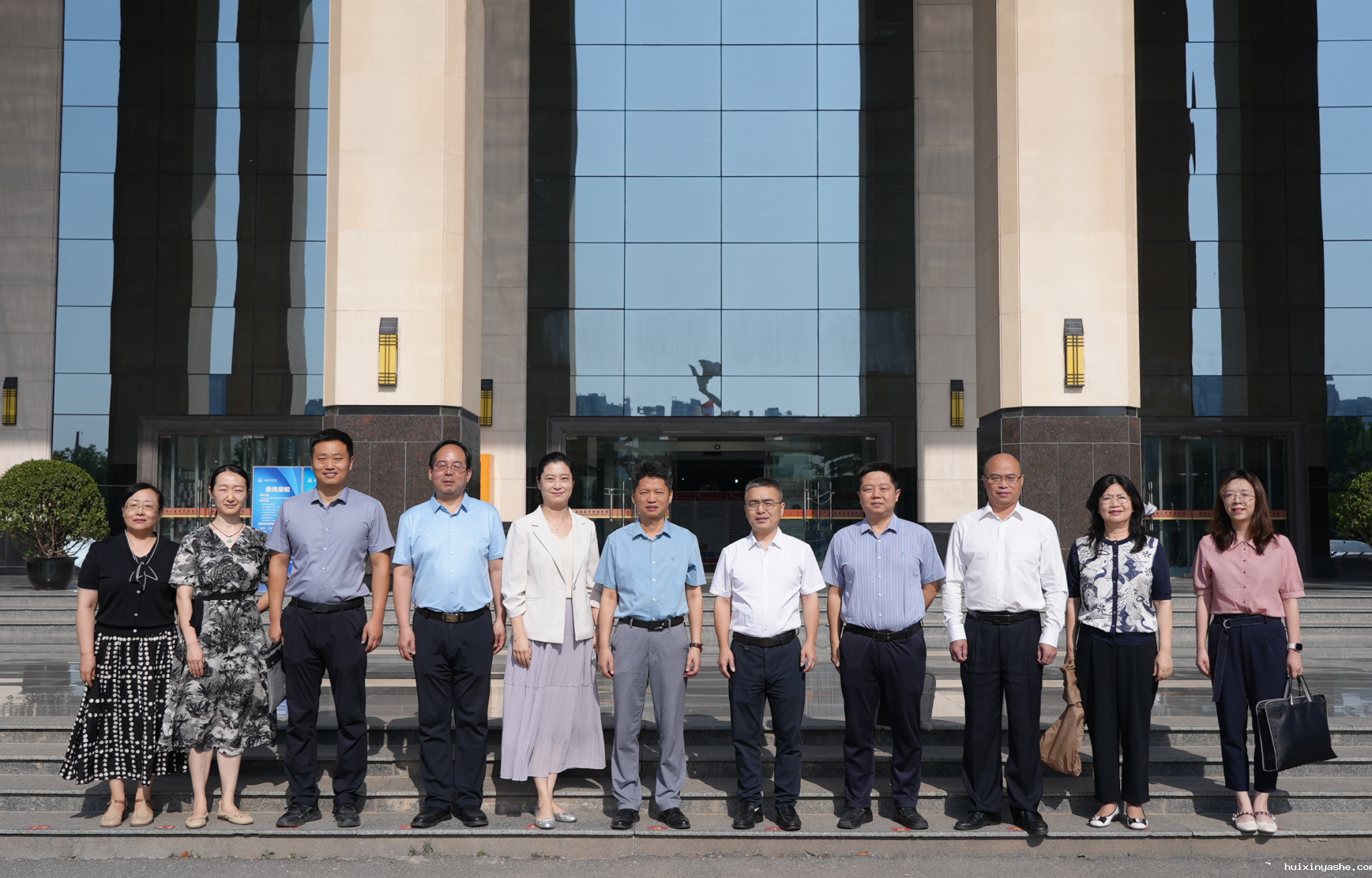 南昌医学院副校长杨锋一行来我校考察交流